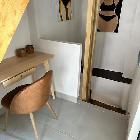 A 25 Min De La Tourbes